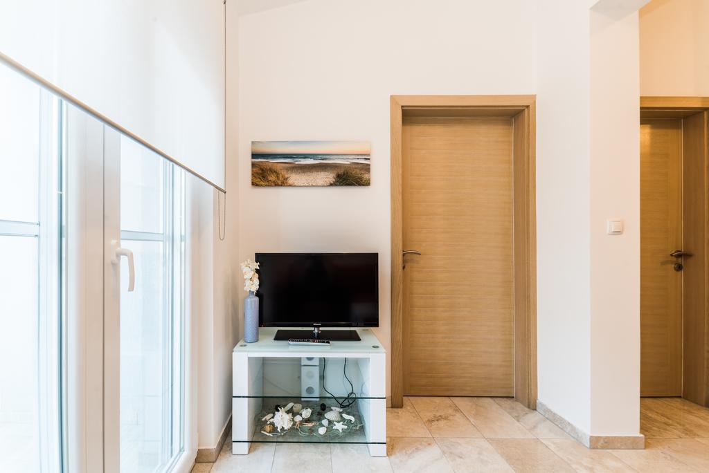 Apartmani Villa Adriatic Vir Exterior photo